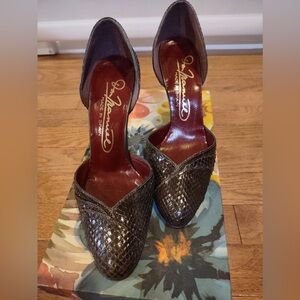 Don Manuel Brown Crocodile Print Pumps - 5.5